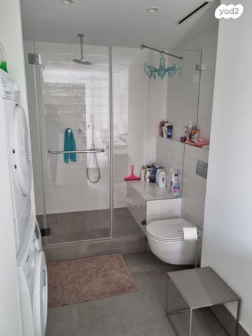 דירה, אלי לנדאו, הרצליה פיתוח, הרצליה