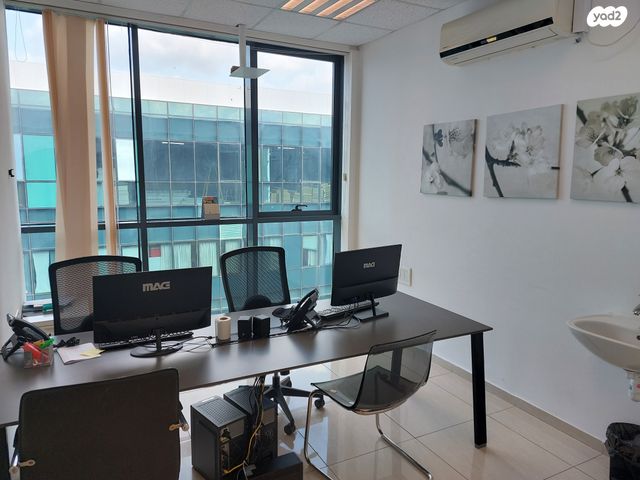 משרדים, מפעלי נחם הר טוב