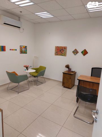 משרדים, מפעלי נחם הר טוב