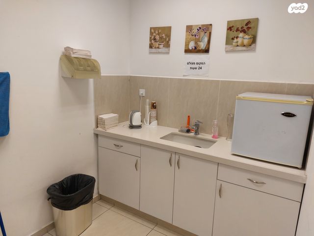 משרדים, מפעלי נחם הר טוב