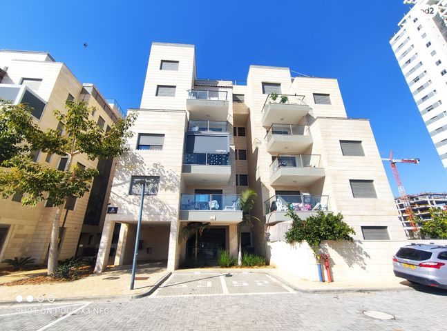 דירת גן, כרמי גת, קרית גת