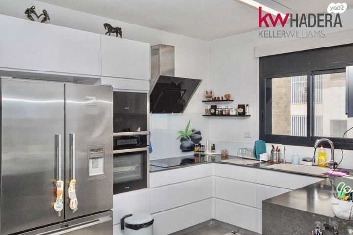 דירה, שדרות מנחם בגין 9, גבעת אולגה, חדרה