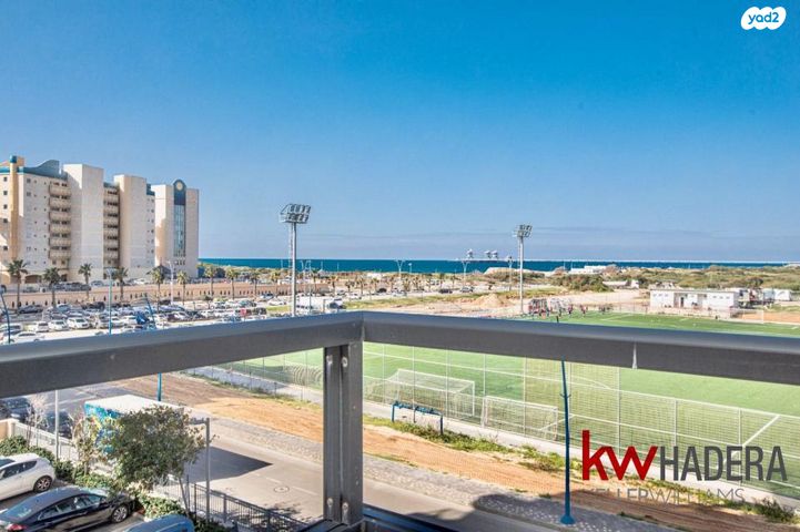 דירה, שדרות מנחם בגין 9, גבעת אולגה, חדרה