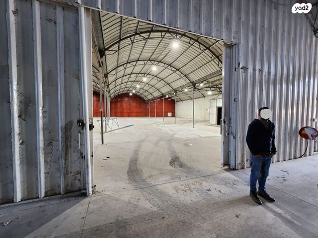 מחסנים, שאר העיר, תל מונד