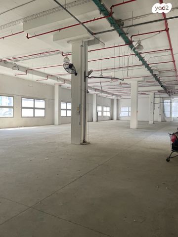 מבני תעשיה, אזור תעשיה, יבנה