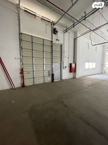 מבני תעשיה, אזור תעשיה, יבנה