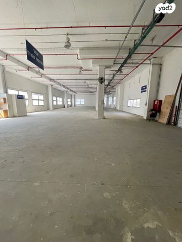 מבני תעשיה, אזור תעשיה, יבנה