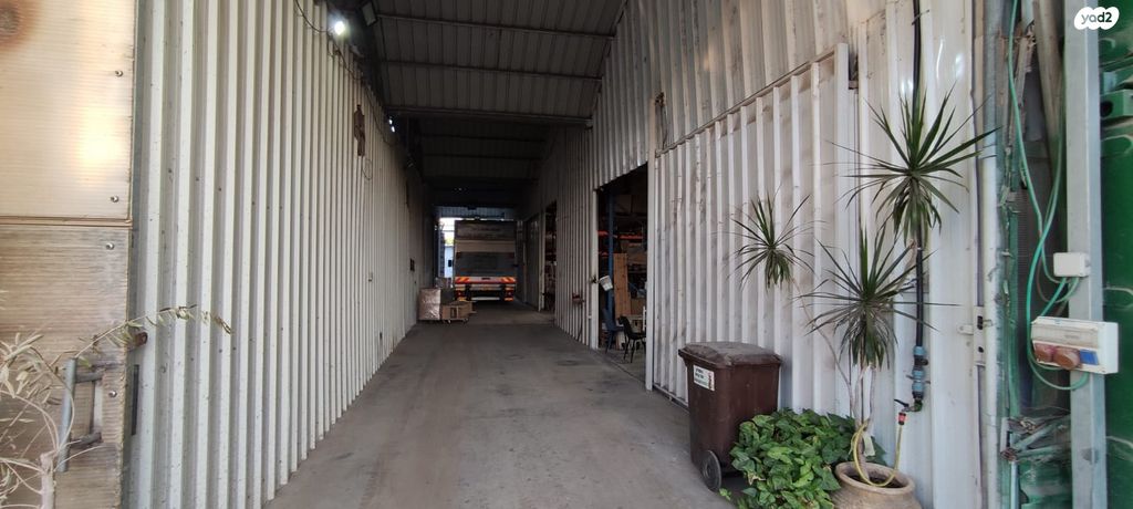 מחסנים, שאר העיר, תל מונד