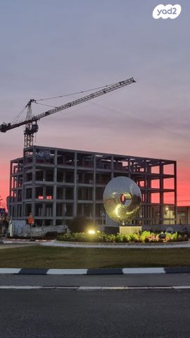 בניין משרדים, קיסריה