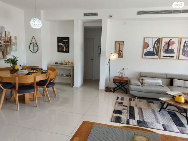 דירה, דוד זהבי, הזמר העברי, כפר סבא