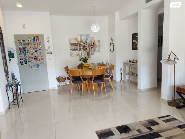 דירה, דוד זהבי, הזמר העברי, כפר סבא