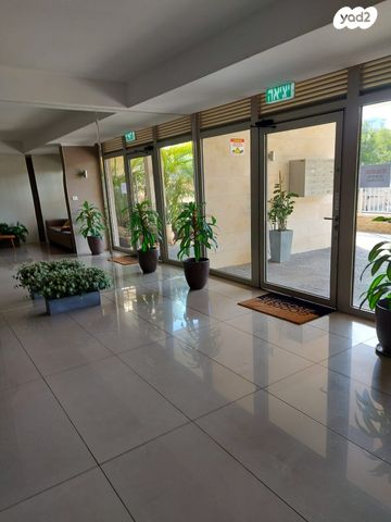 דירה, דוד זהבי, הזמר העברי, כפר סבא