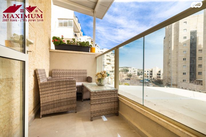 דירת גן, הרב יצחק כדורי, חומת שמואל, הר חומה, ירושלים