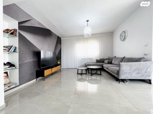 דירת גן, הרב יצחק כדורי, חומת שמואל, הר חומה, ירושלים