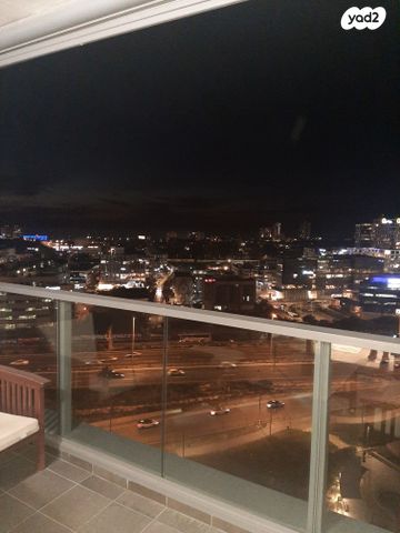 דירה, אריק איינשטיין, הרצליה ב', הרצליה