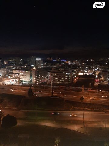 דירה, אריק איינשטיין, הרצליה ב', הרצליה