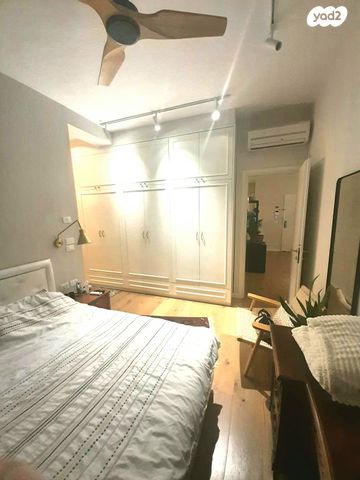 דירה, אריק איינשטיין, הרצליה ב', הרצליה