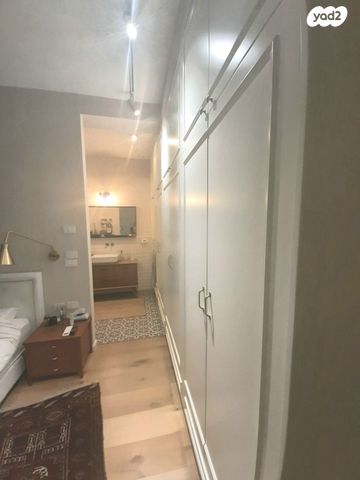 דירה, אריק איינשטיין, הרצליה ב', הרצליה