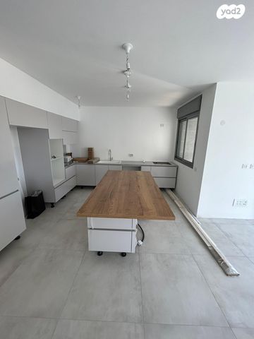 דירה, אבן עזרא, מרכז, הרצליה