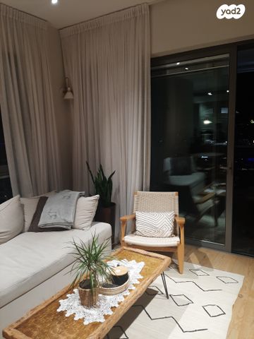 דירה, אריק איינשטיין, הרצליה ב', הרצליה