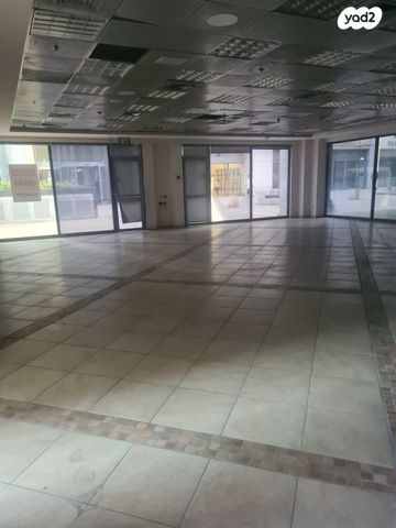 חנויות/ שטח מסחרי