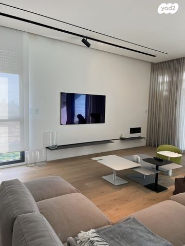 דירה, יהודה עמיחי, תכנית ל', למד, תל אביב יפו