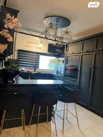 גג/ פנטהאוז, יהוד מונוסון