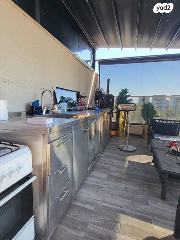 גג/ פנטהאוז, יהוד מונוסון