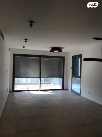 דירה, אריק איינשטיין, הרצליה ב', הרצליה