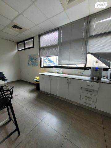 מבני תעשיה, אזור תעשיה מפרץ, חיפה