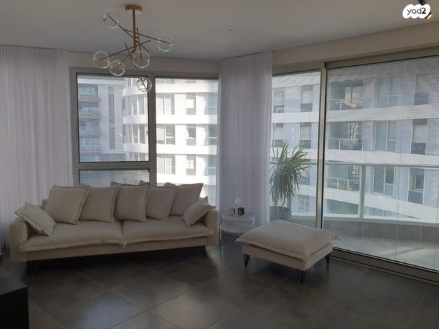 דירה, גרציאני יצחק, גני שרונה, קרית הממשלה, תל אביב יפו