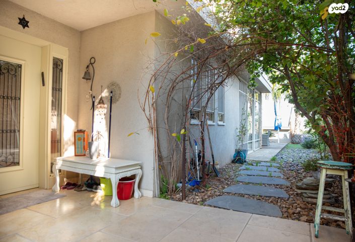 דו משפחתי, דרך ארץ, גדרה