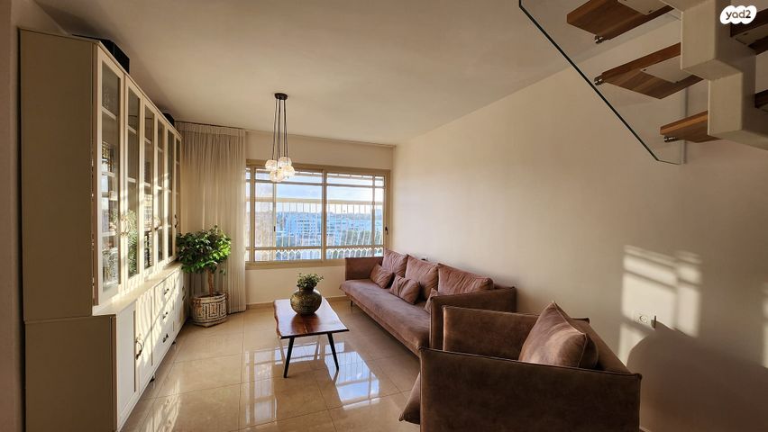 האדמו"ר האמצעי 