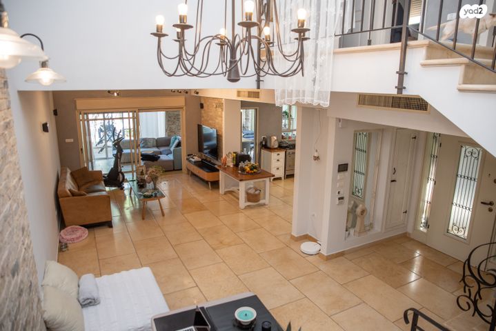 דו משפחתי, דרך ארץ, גדרה