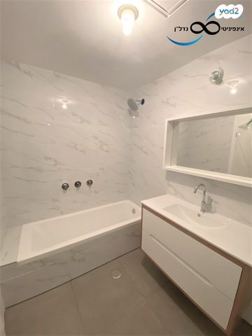 דירה, אריק איינשטיין, דרום חדש, פארק הים, בת ים