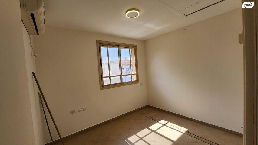 גג/ פנטהאוז, אלברט איינשטיין, ממשלתית, לוד