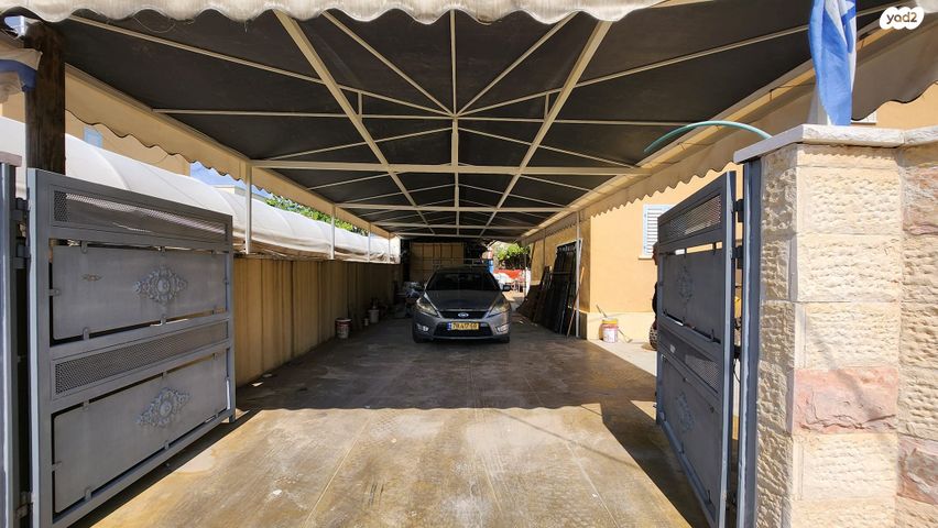 גג/ פנטהאוז, אלברט איינשטיין, ממשלתית, לוד