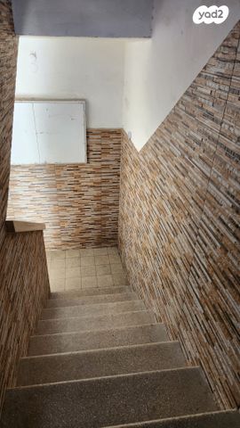 גג/ פנטהאוז, אלברט איינשטיין, ממשלתית, לוד