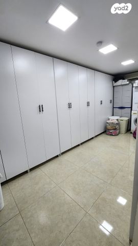 גג/ פנטהאוז, האדמו"ר האמצעי, חב"ד, נווה אורנים, לוד