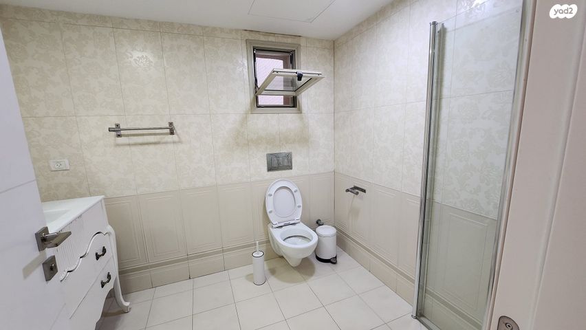 גג/ פנטהאוז, האדמו"ר האמצעי, חב"ד, נווה אורנים, לוד