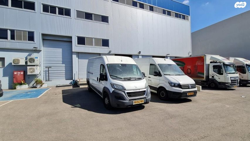 מחסנים, זאב בלפר, שאר העיר, כפר סבא