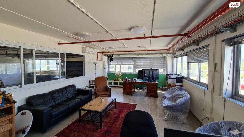 מחסנים, זאב בלפר, שאר העיר, כפר סבא