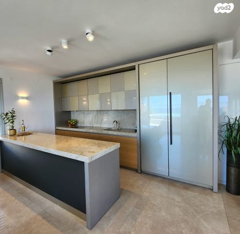 גג/ פנטהאוז, העוגן, עג'מי, גבעת העליה, תל אביב יפו