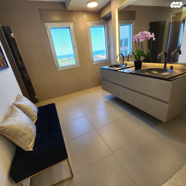 גג/ פנטהאוז, העוגן, עג'מי, גבעת העליה, תל אביב יפו