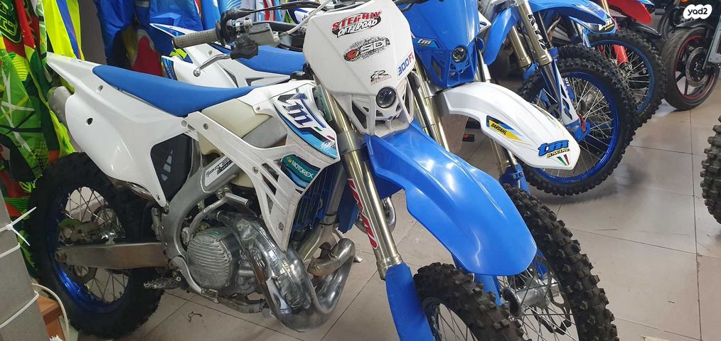 מודעת רכב TM Racing EN 300