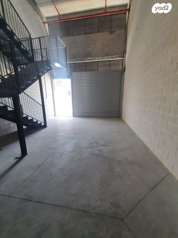 מבני תעשיה, אזור תעשייה מישור אדומים, מעלה אדומים