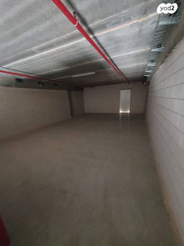 מבני תעשיה, אזור תעשייה מישור אדומים, מעלה אדומים