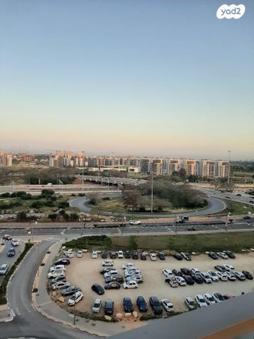 דירה, אריק איינשטיין, הרצליה ב', הרצליה