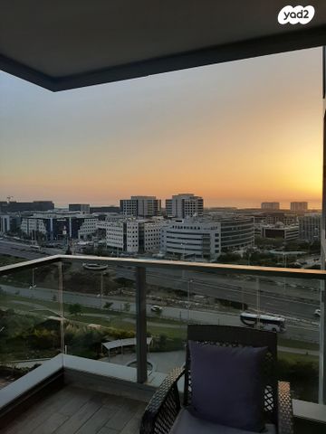 דירה, אריק איינשטיין, הרצליה ב', הרצליה