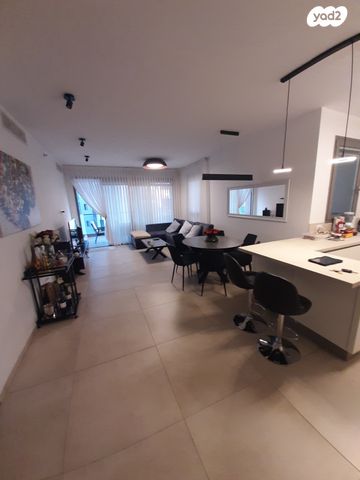 דירה, אריק איינשטיין, הרצליה ב', הרצליה